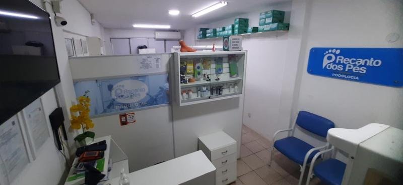 Recepção da Recanto dos Pés com placa da clínica